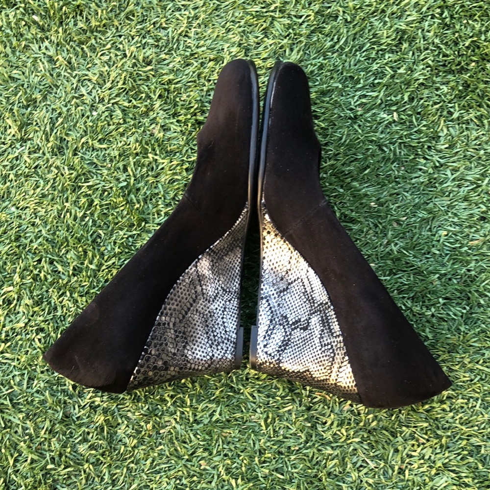 Gorgeous Aerosoles suede pumps with metallic snakeskin wedge heel, 10 M